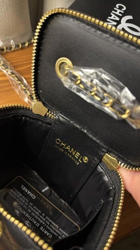 شانيل ميني اسود