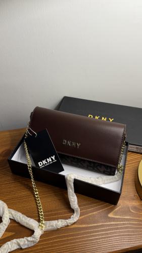شنطة DKNY بني