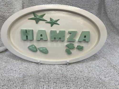 لوحة للمولود حسب الاختيار مع استاند