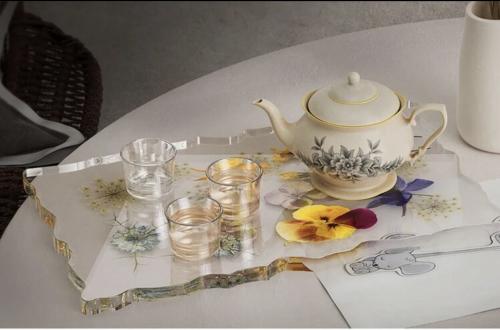 طبق لتقديم الشاي