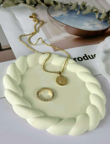 صينية الكونكريت المنسوجة