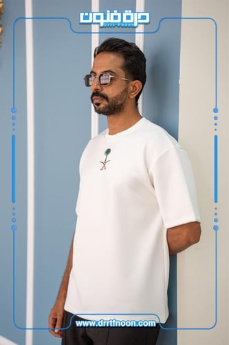 تيشرت أبيض اليوم الوطني ( السيفين والنخلة )