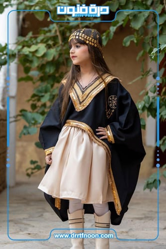 طقم تنورة مع بشت تراثي