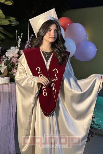 طقم عباية البشت تخرج بيج مع وشاح مخمل احمر