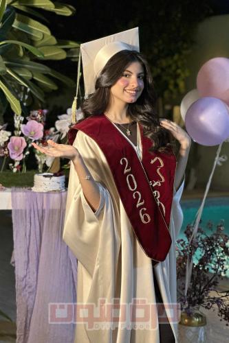 طقم عباية البشت تخرج بيج مع وشاح مخمل احمر