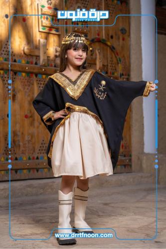 طقم تنورة مع بشت تراثي