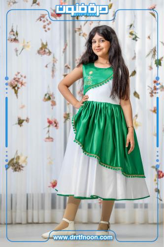 فستان فتيات الوطن