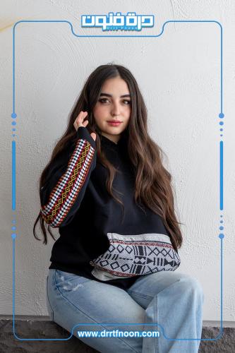 بلوفر أسود بنقش السدو ( نسائي )