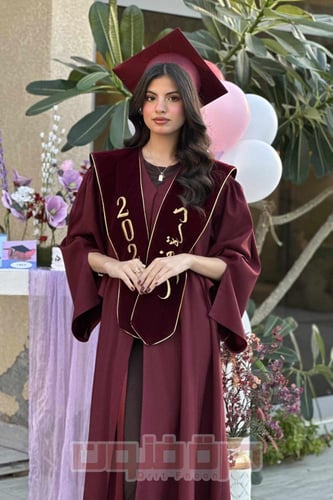 طقم عباية تخرج عنابي