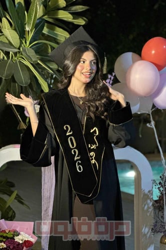 طقم عباية تخرج أسود مخمل