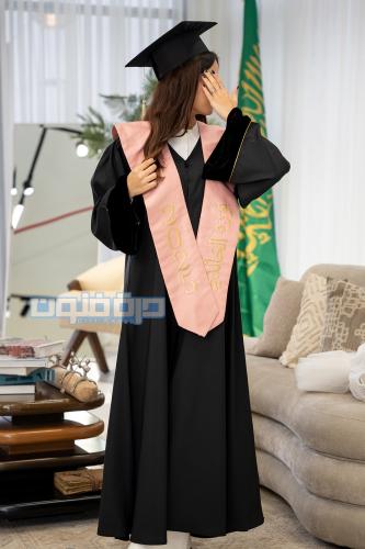 طقم عباية تخرج أسود باكمام مخمل
