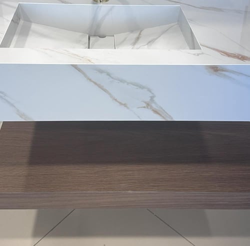 مغسله بورسلان 100 سم حوض شلال مع رف بني ومرايا مضي...