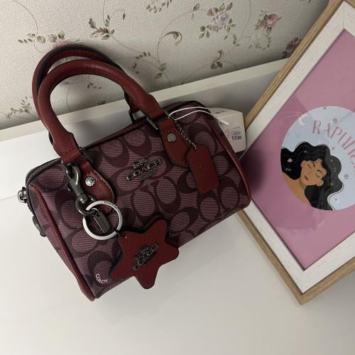 Coach Rawan Burgundy 18 cm + star pendant