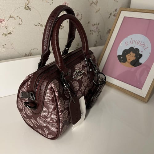 كوتش روان برغندي 18cm + تعليقة النجمة ( مراية )