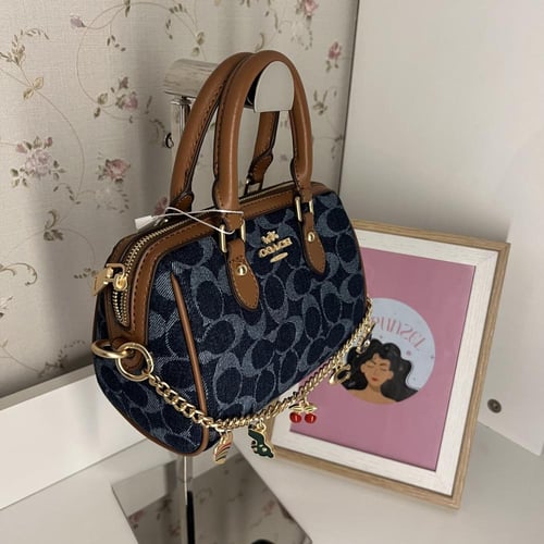 كوتش روان Denim كحلي وبني 18سم + تشارم كوتش