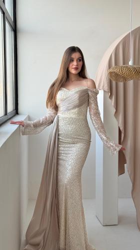 فستان سهرة بيج مزين بترتر
