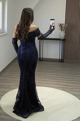 فستان سهرة بقفازات