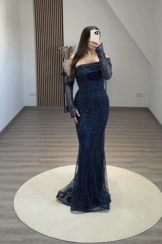 فستان سهرة بقفازات