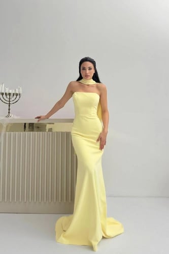 فستان سهرة ناعم مع شال