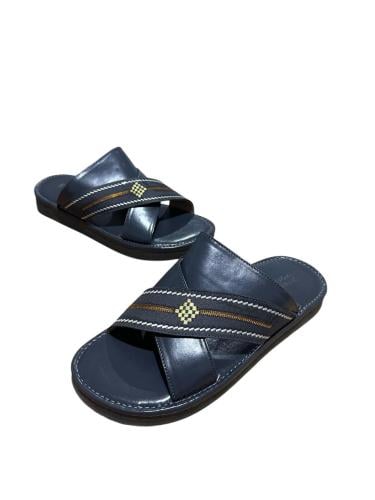 حذاء شرقي مطرز