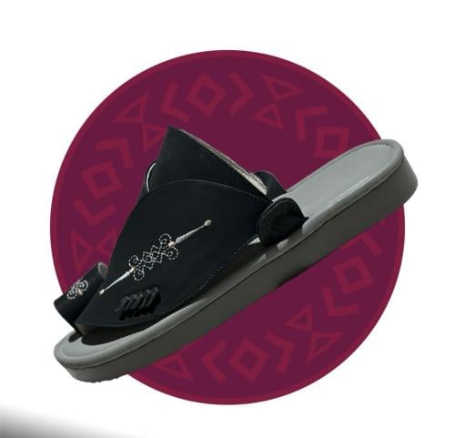 حذاء شرقي مطرز