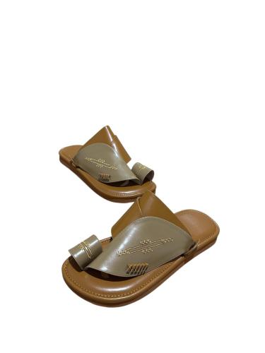 حذاء شرقي مطرز