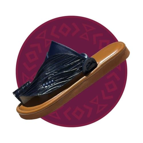 حذاء شرقي مطرز