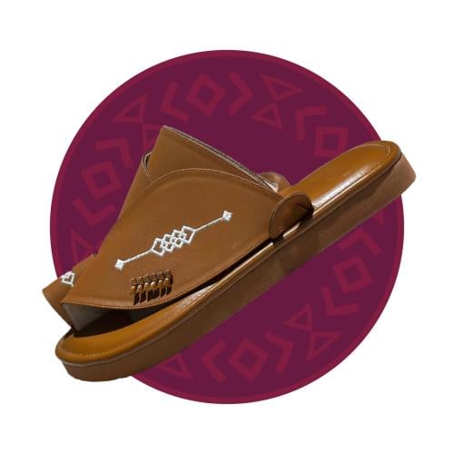 حذاء شرقي مطرز