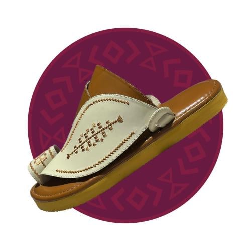 حذاء شرقي مطرز