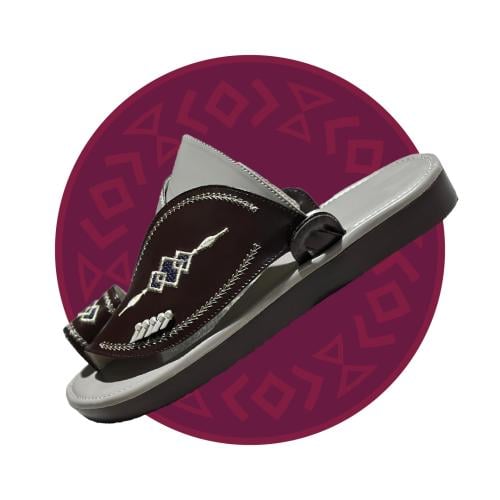 حذاء شرقي مطرز