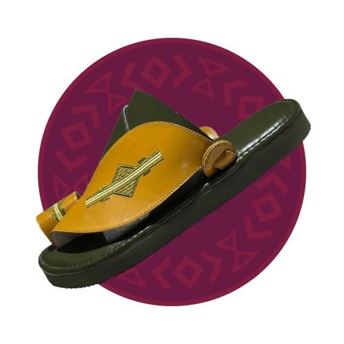 حذاء شرقي مطرز