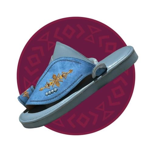 حذاء شرقي مطرز