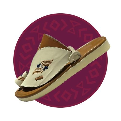 حذاء شرقي مطرز