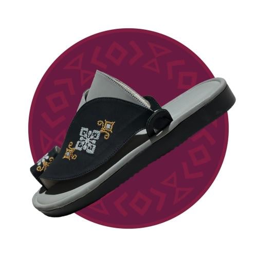 حذاء شرقي مطرز