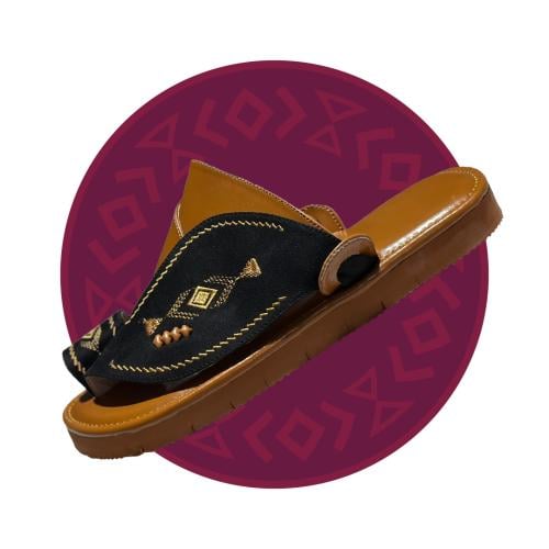 حذاء شرقي مطرز