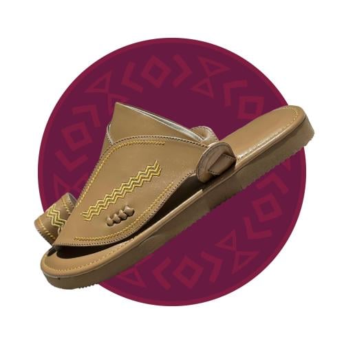 حذاء شرقي مطرز