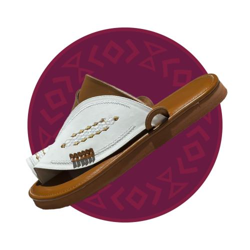 حذاء شرقي مطرز