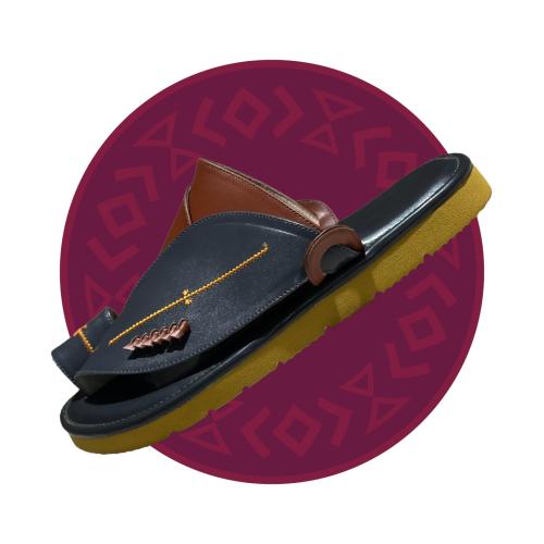 حذاء شرقي مطرز