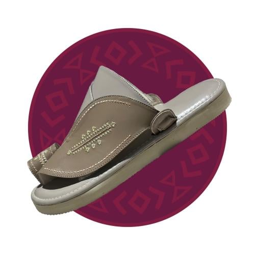 حذاء شرقي مطرز