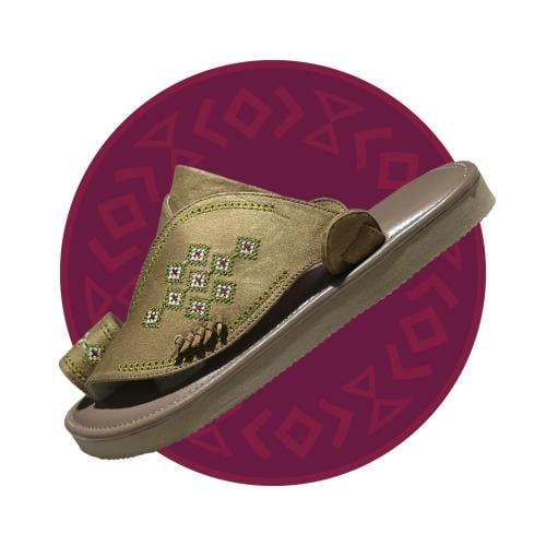 حذاء شرقي مطرز