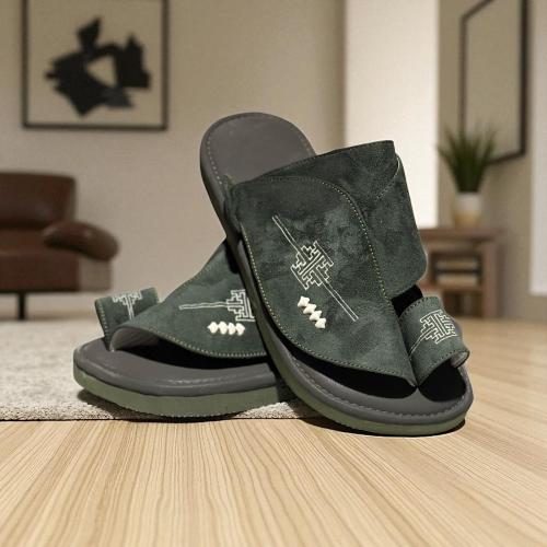 حذاء شرقي مطرز