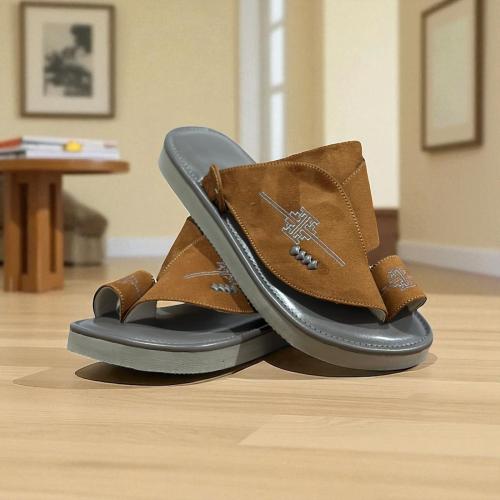 حذاء شرقي مطرز