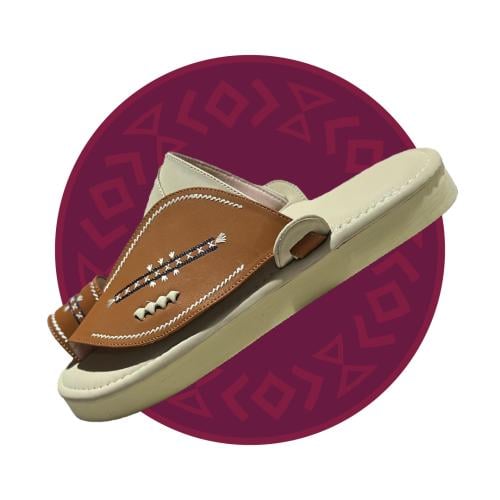 حذاء شرقي مطرز