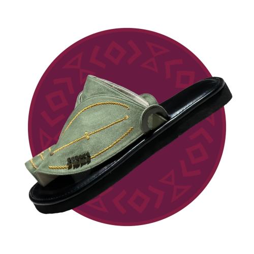 حذاء شرقي مطرز