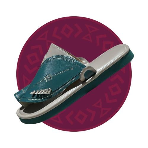 حذاء شرقي مطرز