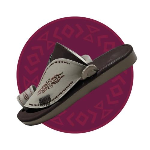 حذاء شرقي مطرز