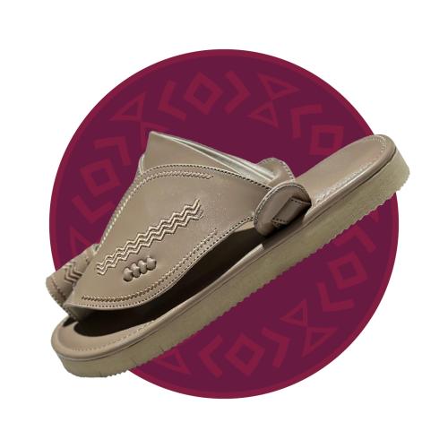 حذاء شرقي مطرز