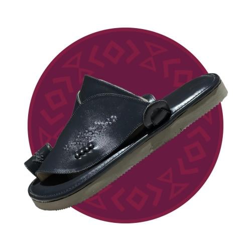 حذاء شرقي مطرز