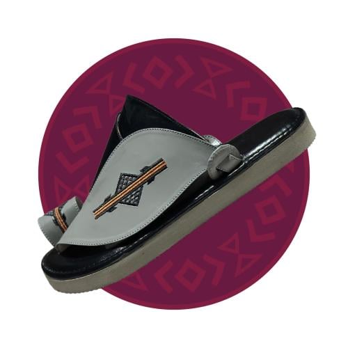 حذاء شرقي مطرز