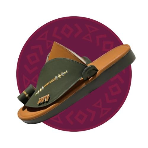 حذاء شرقي مطرز